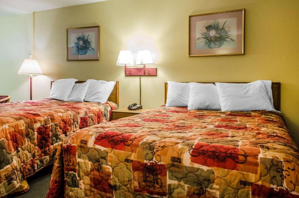 Standard Queen Room interior