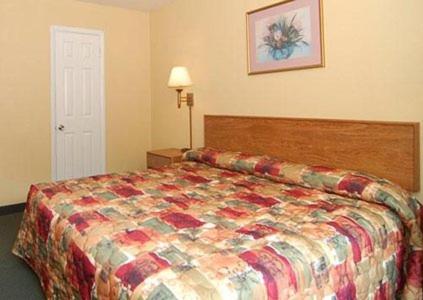 King Room - Non-Smoking interior